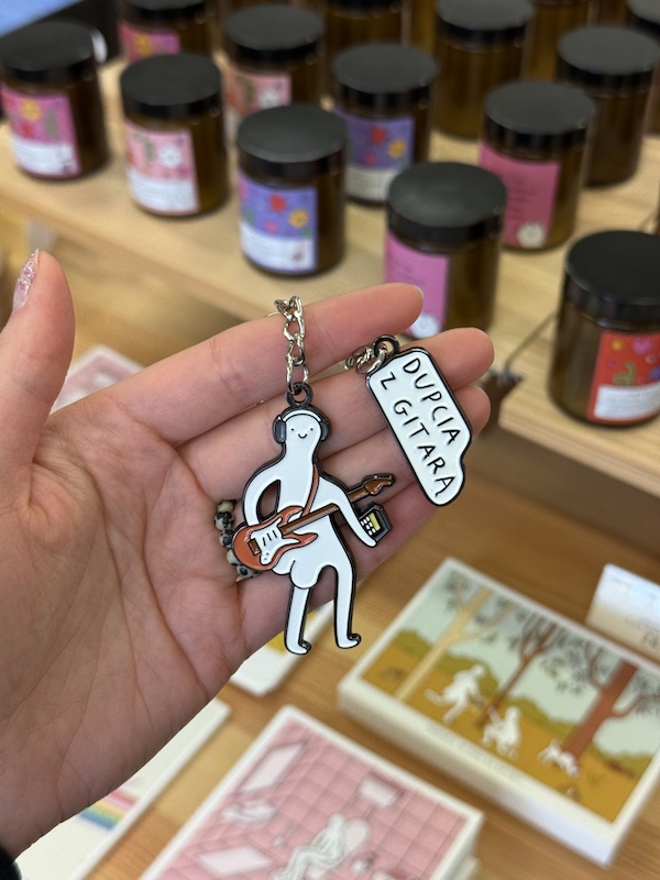 Dupcia z gitarą - brelok do kluczy 2 Dupcia z gitarą - brelok do kluczy - obrazek 2