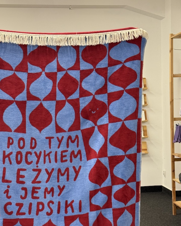 Koc - Pod tym kocykiem leżymy i jemy czipsiki 4 Koc - Pod tym kocykiem leżymy i jemy czipsiki - obrazek 4