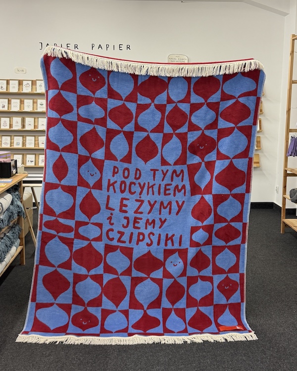 Koc - Pod tym kocykiem leżymy i jemy czipsiki 2 Koc - Pod tym kocykiem leżymy i jemy czipsiki - obrazek 2