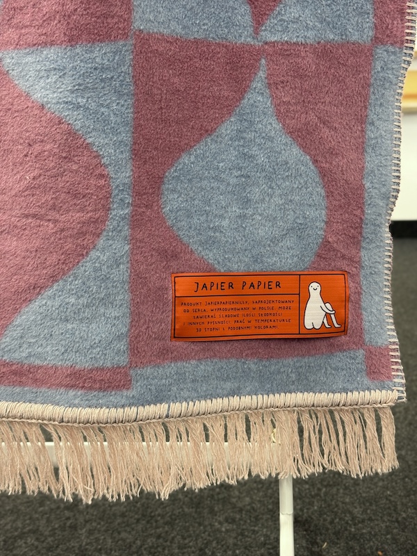 Koc 94% bawełna - Pod tym kocykiem leżymy i jemy czipsiki 4 Koc 94% bawełna - Pod tym kocykiem leżymy i jemy czipsiki - obrazek 4