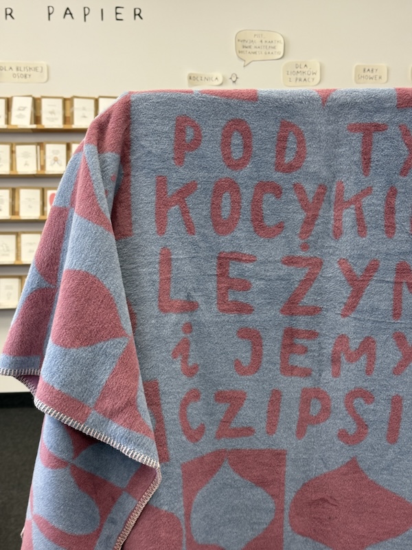Koc 94% bawełna - Pod tym kocykiem leżymy i jemy czipsiki 3 Koc 94% bawełna - Pod tym kocykiem leżymy i jemy czipsiki - obrazek 3