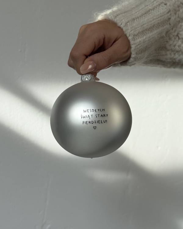 Wesołych Świąt Stary Pierdzielu - szklana bombka świąteczna 2 Wesołych Świąt Stary Pierdzielu - szklana bombka świąteczna - obrazek 2