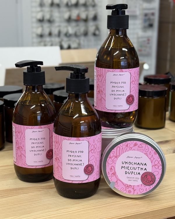 Masło do ciała - Ukochana mięciutka Dupcia - wanilia i róża 3 Masło do ciała - Ukochana mięciutka Dupcia - wanilia i róża - obrazek 3